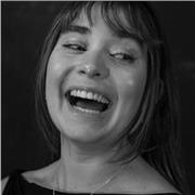 Commencer ou approfondir ses connaissances dans l'art, particulièrement la musique et le théâtre .
